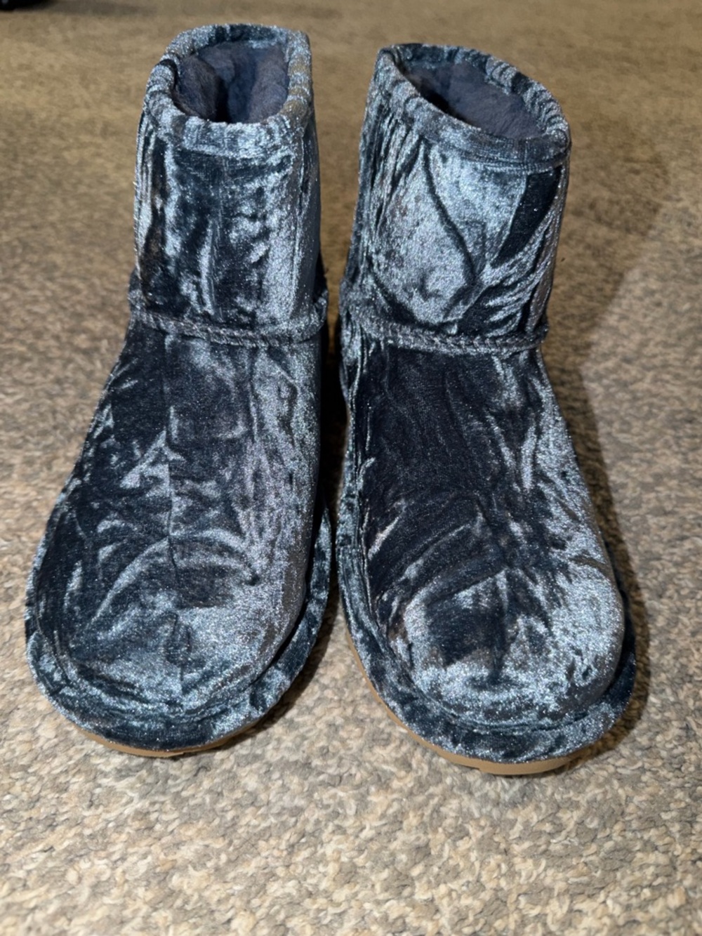 UGG Crushed Velvet Classic Mini Boots RARE - Picture 4 of 8